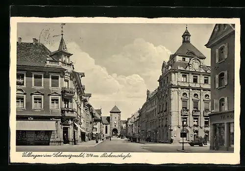 AK Villingen im Schwarzwald, Bickenstrasse mit Geschäften und Tor