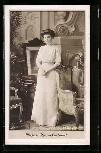 AK Prinzessin Olga von Cumberland in einem Salon