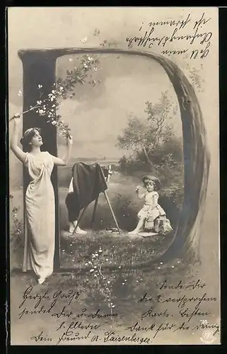 AK Kind wird mit einem Fotoapparat fotografiert, Frau vor dem Buchstaben D