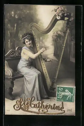 AK Ste. Catherine, Junge Frau spielt Harfe