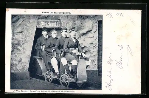 AK Bergarbeiter bei Fahrt im Salzbergwerk, Bergbau