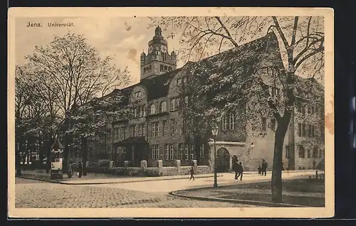 AK Jena, Universität mit Strasse und Passanten