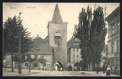 AK Jena, Johannistor mit Passanten