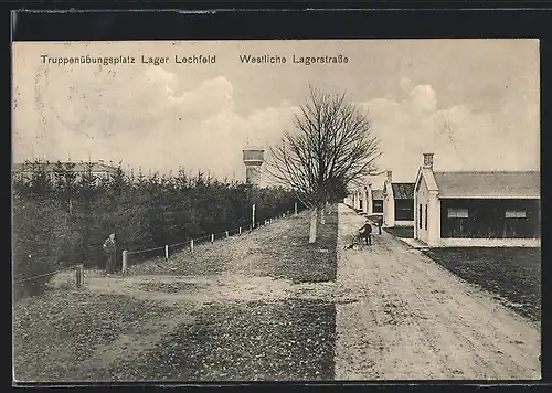AK Lager Lechfeld, Westliche Lagerstrasse mit Tannen und Turm