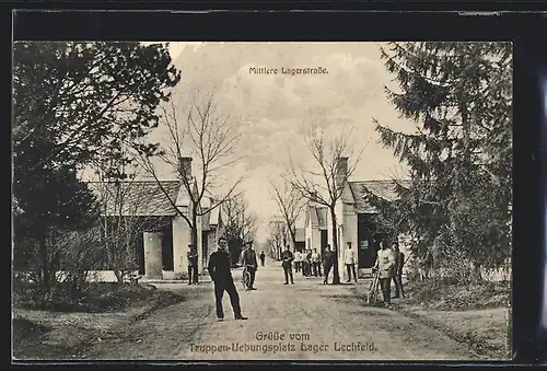 AK Lager Lechfeld, Soldaten stehen auf dem Truppenübungsplatz