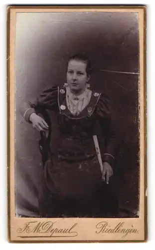 Fotografie F. M. Depaul, Riedlingen, Rosa Stegma mit Fächer