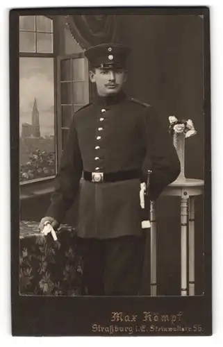 Fotografie Max Kämpf, Strassburg i. E., Steinwallstrasse 56, Soldat in Uniform mit Bajonett