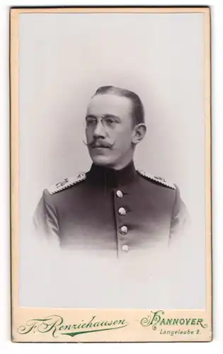 Fotografie F. Renziehausen, Hannover, Langelaube 2, Einjährig-Freiwilliger des Rgt. 74 in Uniform mit Zwicker