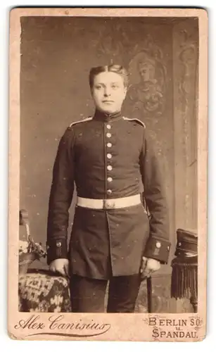 Fotografie Alex Canisius, Berlin, Lausitzer Platz 2, Soldat in Gardeuniform