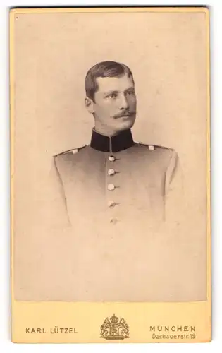 Fotografie Karl Lützel, München, bayrischer Soldat Arnold Müller in Uniform mit Mustasch