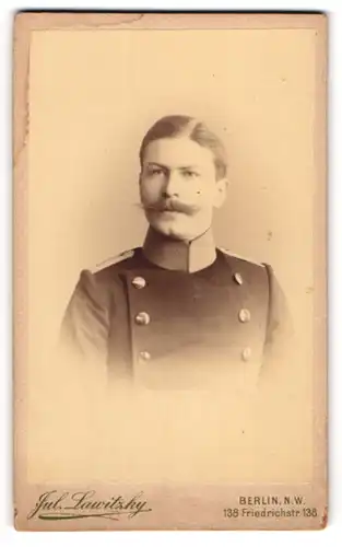Fotografie Jul. Lawitzky, Berlin, Soldat Georg Hoefer in Uniform, 1899