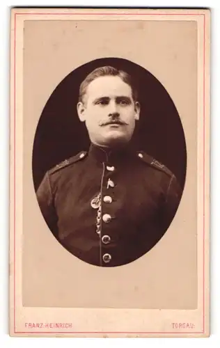 Fotografie Franz Heinrich, Torgau, Soldat in Uniform Rgt. 72 mit Mustasch