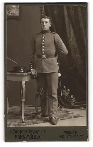 Fotografie Hans Möller, München, bayrischer Soldat in Uniform mit Bajonett und Portepee