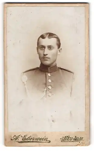 Fotografie A. Eberwein, Neu-Ulm, junger Soldat Uniform mit Schützenschnur