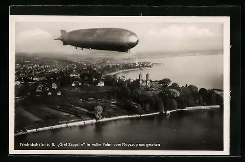 AK Friedrichshafen /Bodensee, Graf Zeppelin in voller Fahrt vom Flugzeug aus gesehen