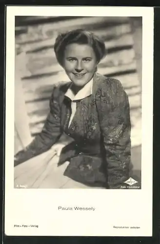 AK Schauspielerin Paula Wessely in Jacke und Rock