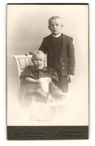 Fotografie A. Apelgren, Stockholm, Portrait zwei niedliche blonde Kinder