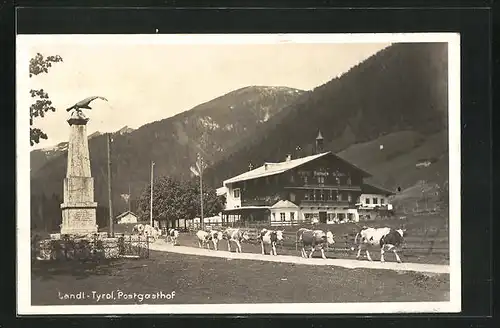 AK Landl, Postgasthof mit Denkmal und Kühen