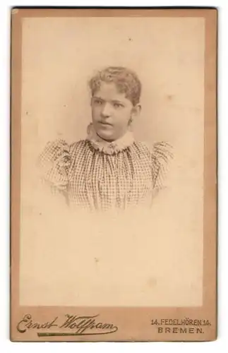 Fotografie Ernst Wolfram, Bremen, Portrait Mädchen mit zusammengebundenem Haar