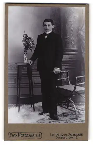 Fotografie Max Petermann, Leipzig-Kl. Zschocher, Portrait Knabe in festlichem Anzug
