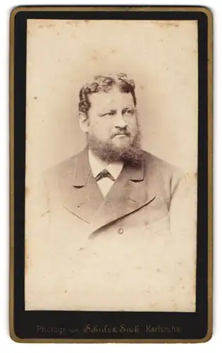 Fotografie Schulz & Suck, Karlsruhe, Portrait stattlicher Herr mit Lincolnbart im Jackett