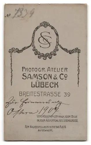 Fotografie Samson & Co., Lübeck, Portrait Dame mit Hochsteckfrisur