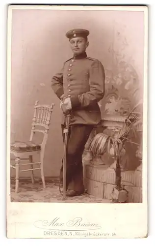 Fotografie Max Baum, Dresden-N, Portrait Soldat in Uniform