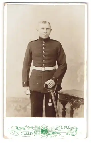 Fotografie Theo Classens, Burg b/Magd., Portrait Soldat in Uniform