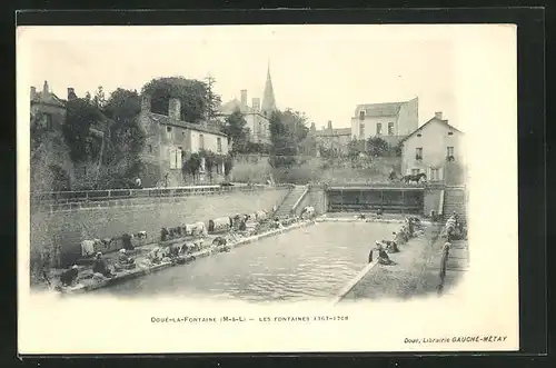 AK Douè-la-Fontaine, Les Fontaines, Waschfrauen