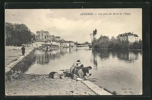 AK Auxerre, Vue prise des Bords de l`Yonne, Frauen waschen Wäsche am Fluss