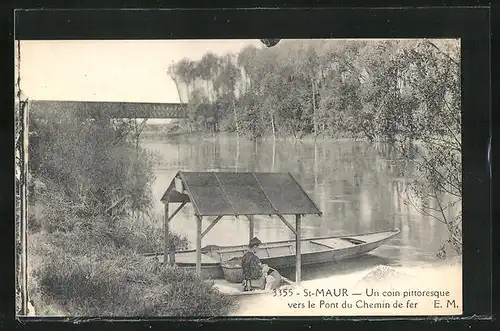 AK St-Maur, Un coin pittoresque vers le Pont du Chemin de fer, Waschfrau