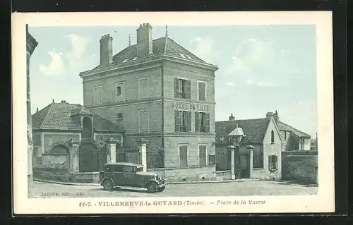 AK Villeneuve-la-Guyard, Place de la Mairie