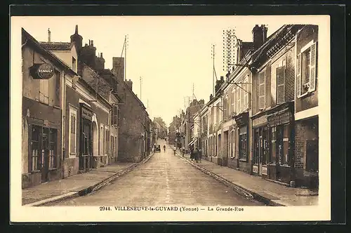 AK Villeneuve-la-Guyard, La Grande-Rue