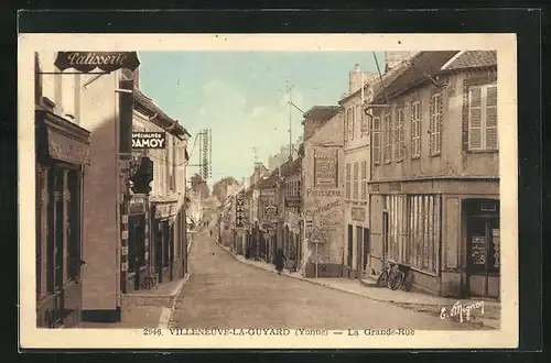 AK Villeneuve-la-Guyard, La Grande-Rue