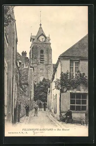 AK Villeneuve-la-Guyard, Rue Housset, Strassenpartie mit Turmuhr