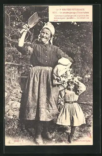 AK La Normandie Pittoresque, Waschfrau mit Kleinkind