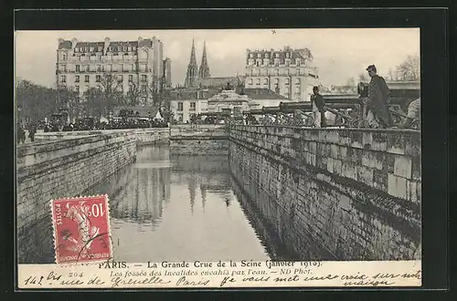 AK Paris, La Grande Crue de la Seine (Janvier 1910), Les fossès dea Invalides envahis par l`eau, Hochwasser