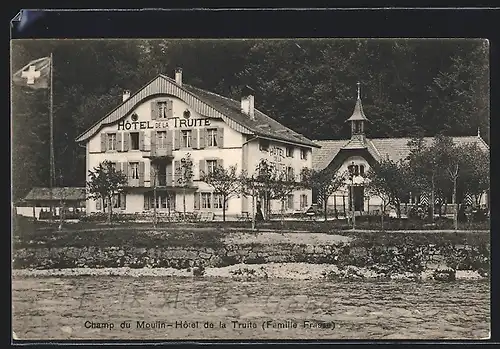 AK Champ-du-Moulin, Hotel de la Truite, vom Wasser gesehen