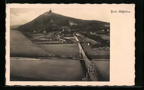 AK Porta-Westfalica, Ortsansicht mit Brücke und Denkmal