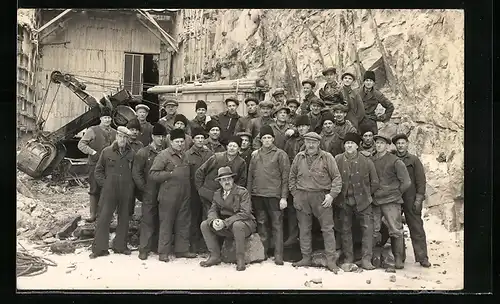 Foto-AK Gruppe von Arbeitern im Kohlebergbau