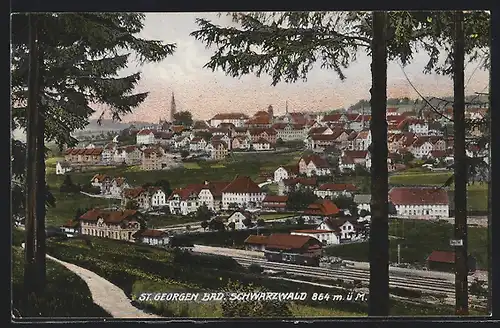 AK St. Georgen /Schwarzwald, Panorama mit Bahnhof