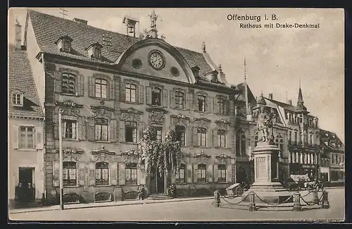 AK Offenburg i. B., Rathaus mit Drake-Denkmal