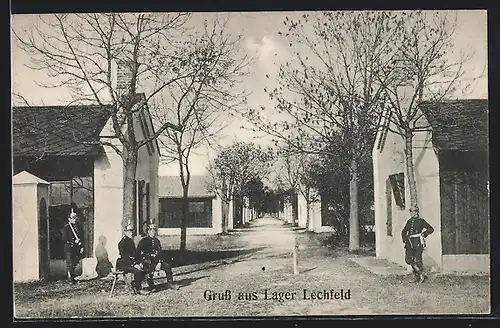 AK Lager Lechfeld, Strasse mit Wachsoldaten