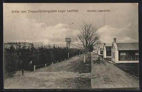 AK Lager Lechfeld, Westliche Lagerstrasse mit Soldaten
