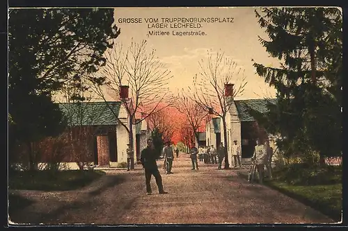 AK Lager Lechfeld, Soldaten auf der Mittleren Lagerstrasse