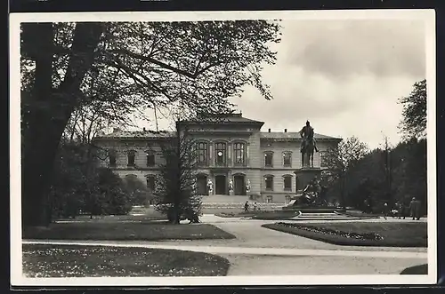 AK Kiel, Schlossgarten mit Universität u. Kaiser Wilhelm I. Denkmal