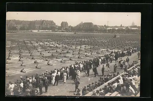 AK Leipzig, 1. Deutsches Arbeiter-Turn und Sportfest 1922, Turner erwärmen sich