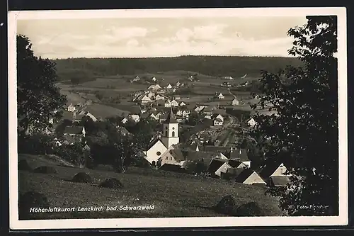 AK Lenzkirch /Bad. Schwarzwald, Ortsansicht mit Kirche