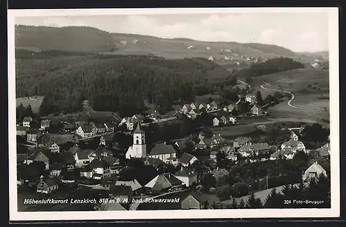 AK Lenzkirch /bad. Schwarzwald, Ortspartie mit Kirche