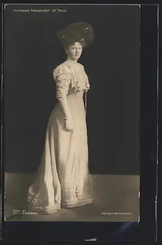 AK Princess Alexander of Teck, Prinzessin in langem weissen Kleid mit Handschuhen